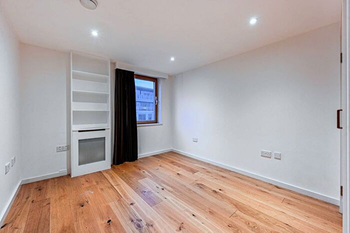 2 Bedroom Flat To Rent In Hallard House, Imperial Wharf, London, SW6