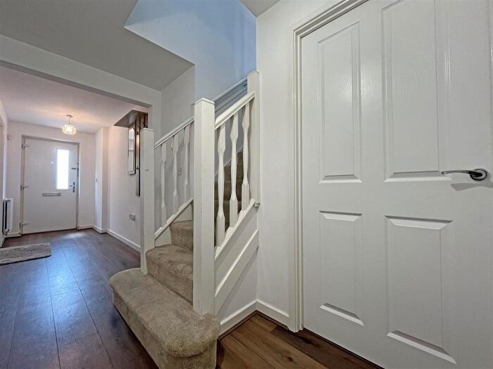 5 Bedroom Detached House To Rent In Vickers Close, Gedling, Nottingham, NG4