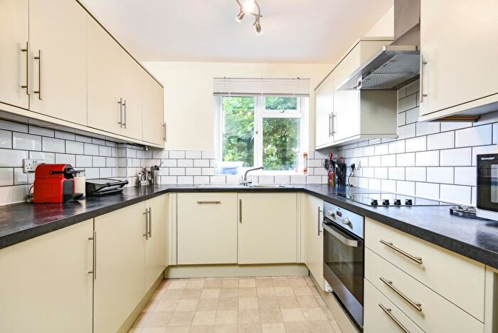 3 Bedroom Flat To Rent In Dagnall Street, Battersea, London, SW11