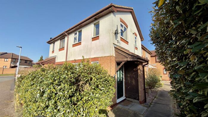 1 Bedroom End Of Terrace House For Sale In Woodpecker Court, Gunthorpe, Peterborough, PE4