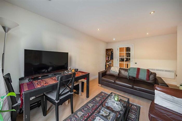 3 Bedroom Flat For Sale In Hoxton Square, Hoxton, N1