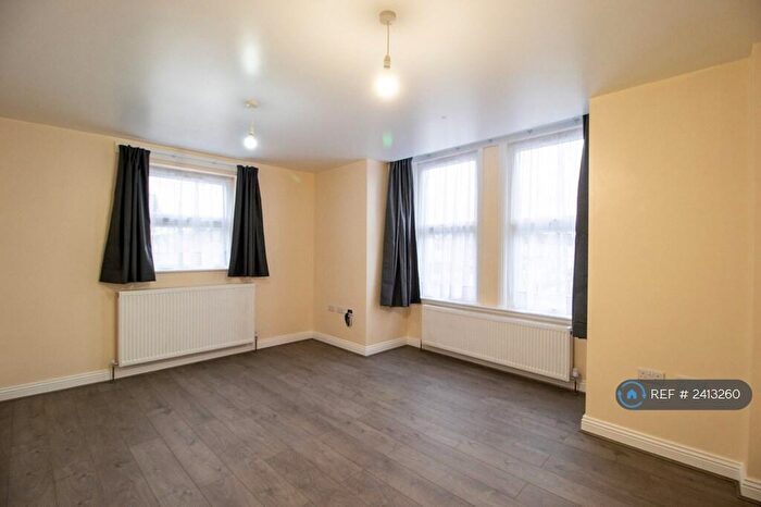 2 Bedroom Flat To Rent In High Street North, London, E12