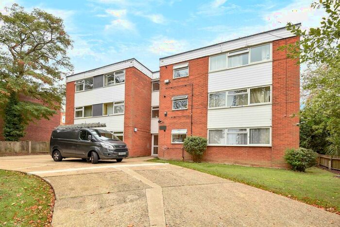 1 Bedroom Flat To Rent In Chestnut Court, Roxborough Avenue, Harrow On The Hill, HA1