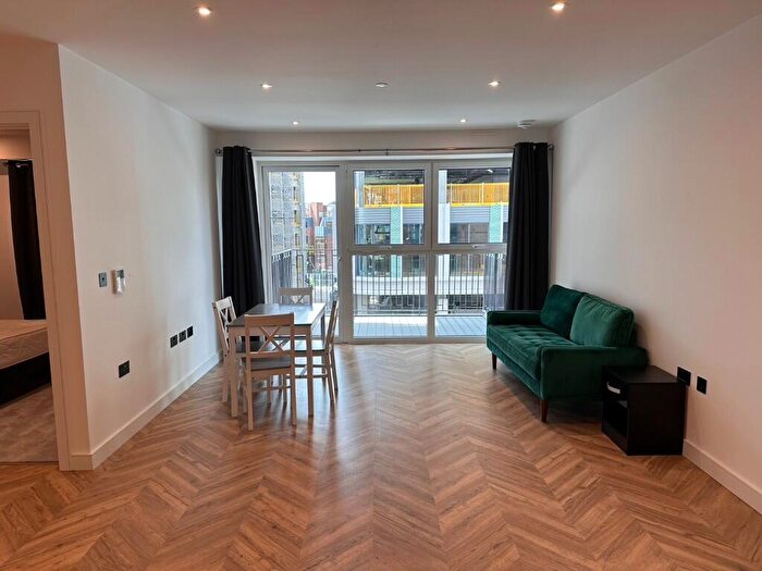 1 Bedroom Flat To Rent In Brook Street, Kingston Upon Thames, Surrey, KT1