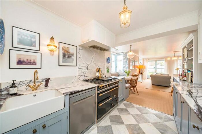 3 Bedroom Flat For Sale In Ellison Road, Barnes, SW13