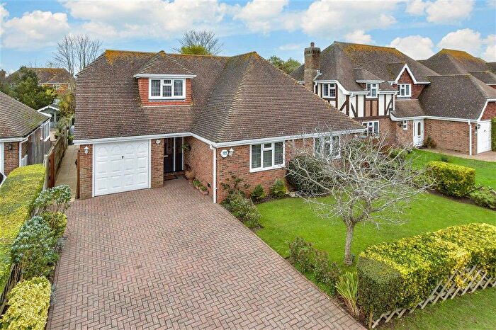 5 Bedroom Chalet For Sale In St. Nicholas Road, Littlestone, New Romney, Kent, TN28