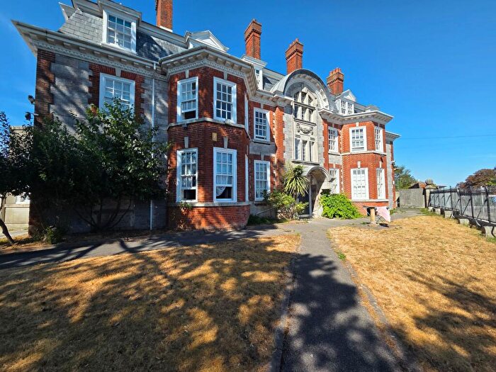 1 Bedroom Flat To Rent In Greenbank Terrace, Greenbank, PL4