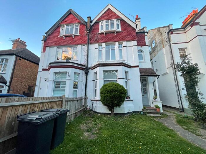 2 Bedroom Apartment To Rent In Queen Anne Avenue, Bromley, BR2