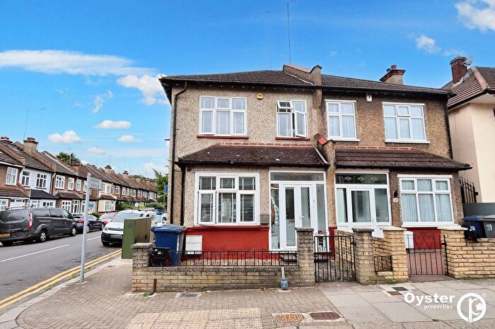 3 Bedroom Semi-Detached House To Rent In Brunswick Park Road, London, N11
