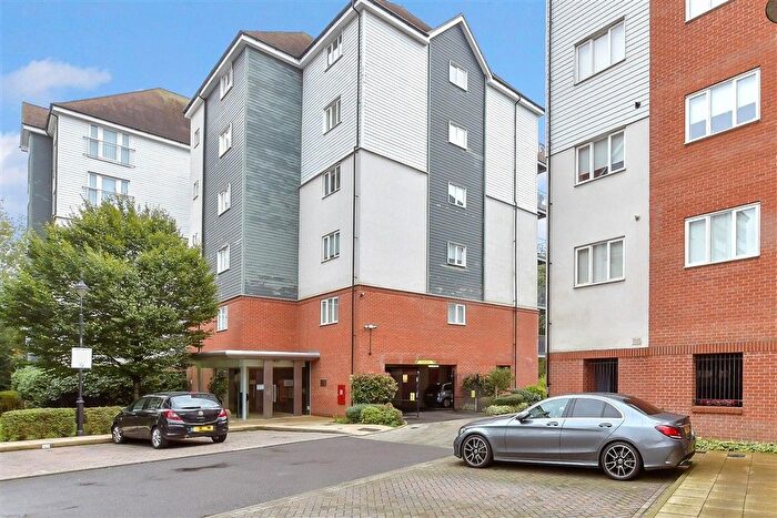 2 Bedroom Flat For Sale In Westwood Drive, Canterbury, Kent, CT2