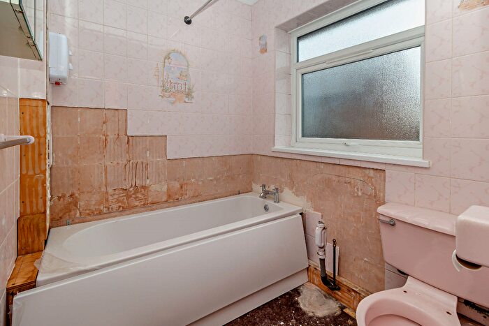1 Bedroom Flat For Sale In Old Hall Road, Sale, Greater Manchester, M33