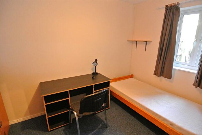 5 Bedroom End Of Terrace House To Rent In Cherrywood Avenue, Englefield Green, Egham, TW20