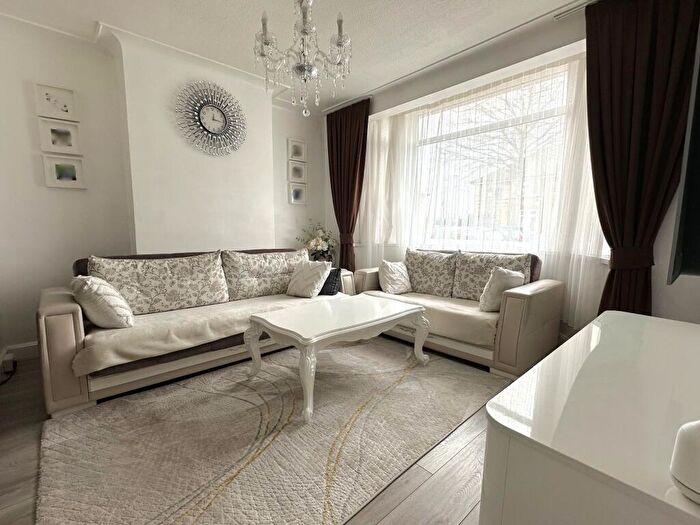 4 Bedroom Terraced House To Rent In Woolmer Road, London, N18