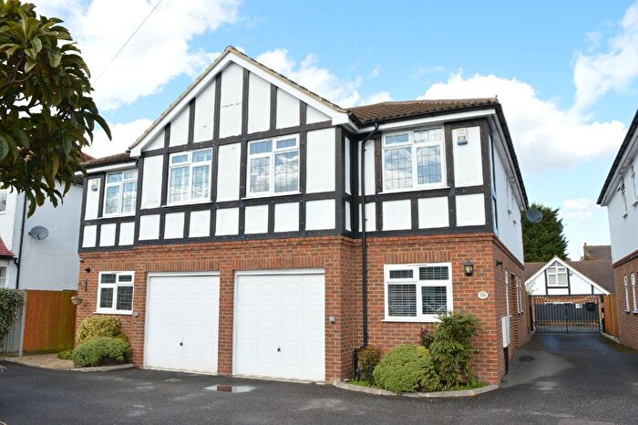 4 Bedroom Semi-Detached House To Rent In Chessington Road, West Ewell, Surrey, KT19