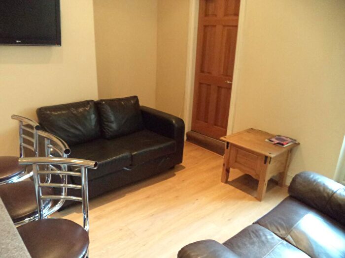 3 Bedroom Flat To Rent In Grosvenor Avenue, Jesmond, Newcastle Upon Tyne, NE2