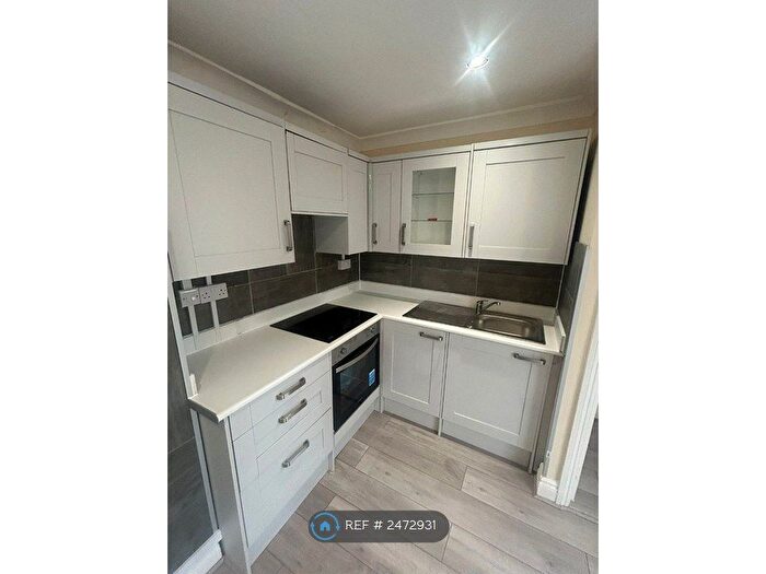 3 Bedroom Flat To Rent In London, London, NW4