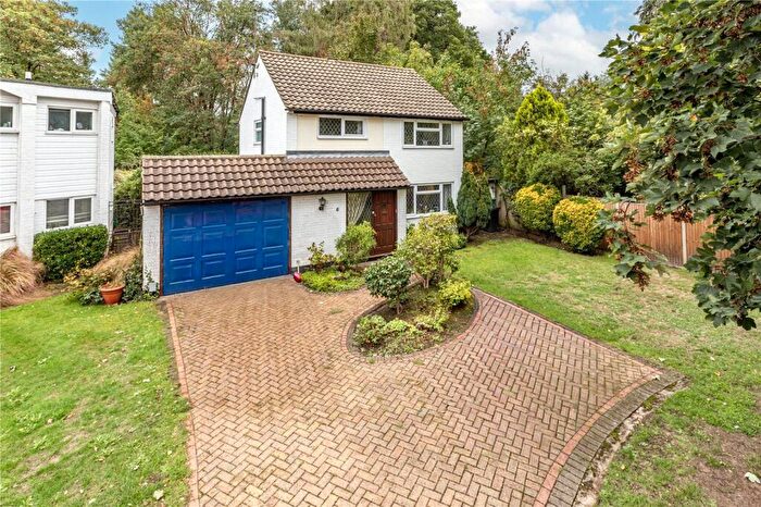 2 Bedroom Detached House For Sale In Weyside Close, Byfleet, West Byfleet, Surrey, KT14