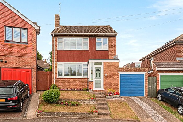 3 Bedroom Detached House For Sale In Brookside Road, Istead Rise, Gravesend, Kent, DA13