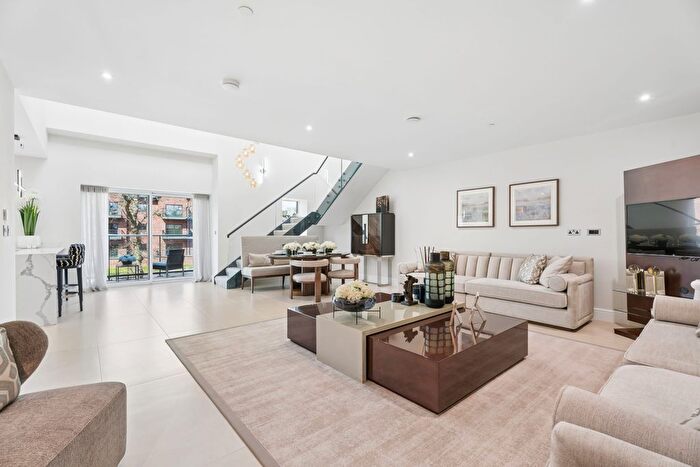 2 Bedroom Flat For Sale In Gorelands Lane, Chalfont St. Giles, HP8