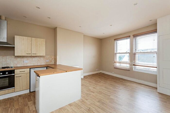 3 Bedroom Flat To Rent In Albert Road, Southsea, Hampshire, PO5