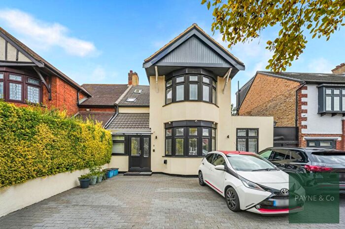 5 Bedroom Semi Detached House For Sale In Rochester Gardens, Ilford, IG1