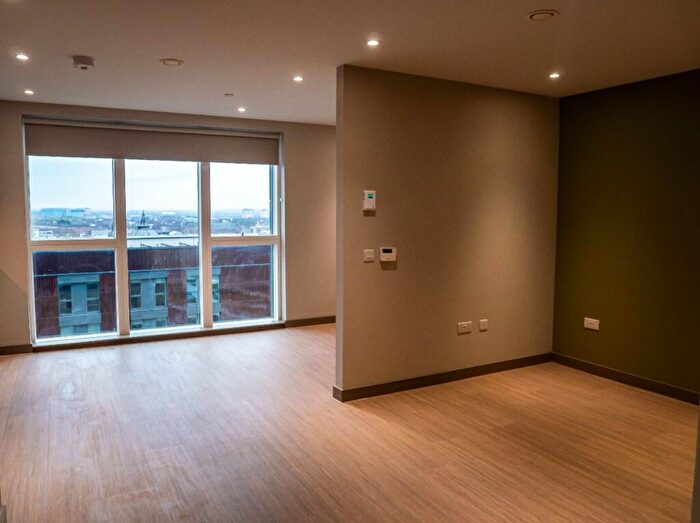 Apartment To Rent In Candleriggs, Trongate, Glasgow, G1