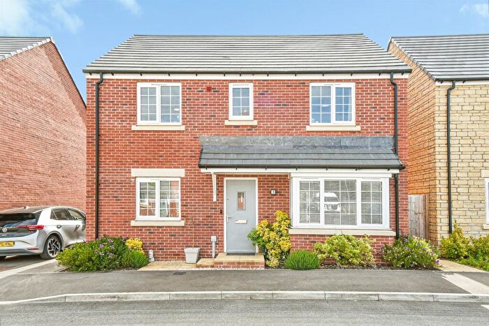 4 Bedroom Detached House For Sale In Brook Close, Lyneham, Chippenham, SN15