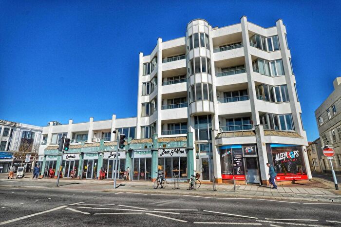 2 Bedroom Flat To Rent In Seaspray, Worthing, Worthing, BN11