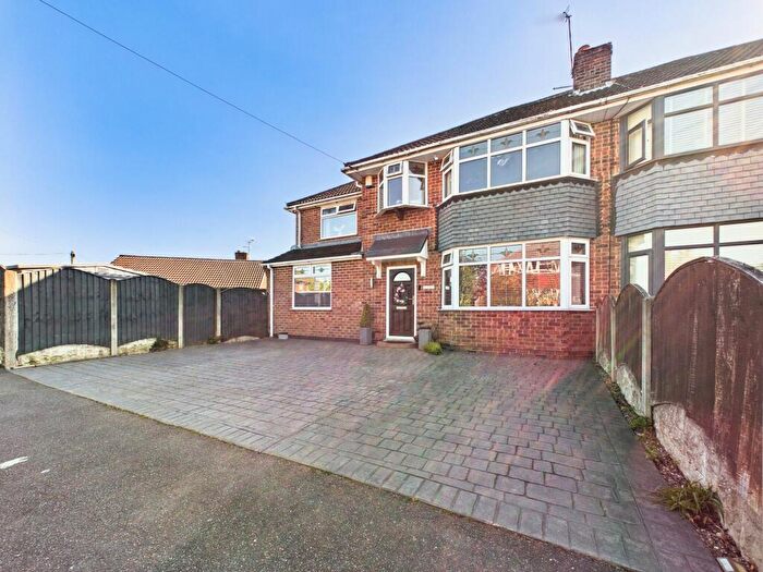 4 Bedroom Semi-Detached House For Sale In The Pingle, Spondon, DE21