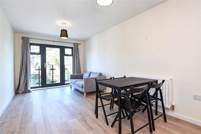 2 Bedroom Apartment To Rent In Nursery Close, Botley, OX2