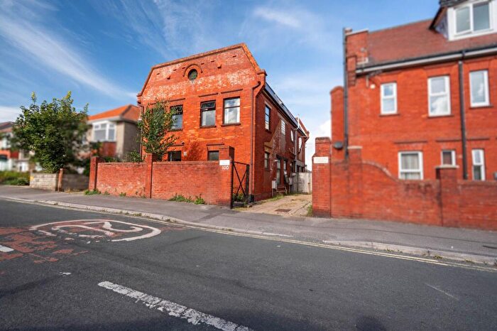 3 Bedroom Apartment For Sale In Irving Road, Bournemouth, BH6