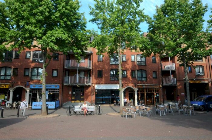 3 Bedroom Flat To Rent In The Heyes, Gloucester Green, OX1