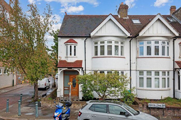 3 Bedroom Flat For Sale In Sheen Lane, East Sheen, South West London, SW14