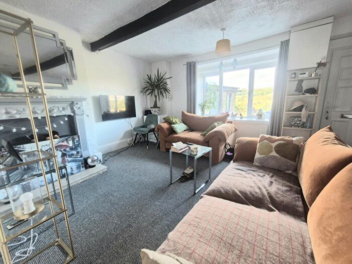 2 Bedroom Cottage To Rent In Rake Bank, Halifax, HX2
