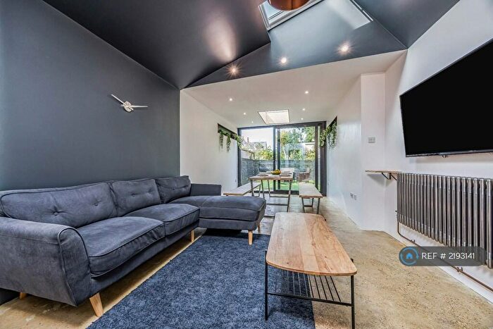 6 Bedroom Terraced House To Rent In Lawrence Road, Southsea, PO5