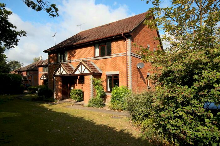 1 Bedroom Terraced House To Rent In Templecombe Mews, Oriental Road, Woking, GU22