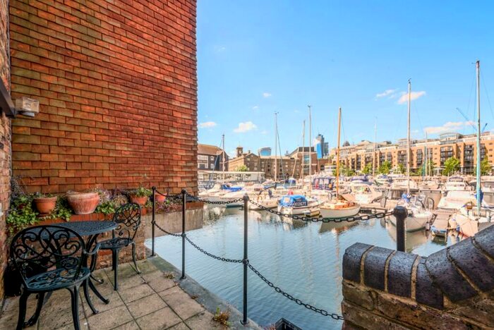 3 Bedroom Mews To Rent In Mews Street London, E1W