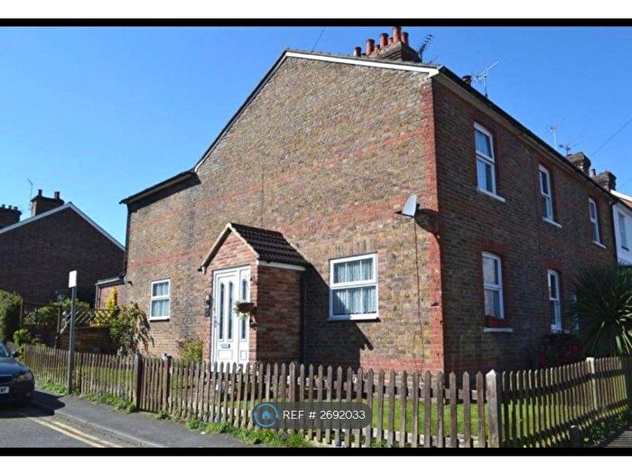 3 Bedroom End Terrace House To Rent In Woodside Road, Tonbridge, TN9