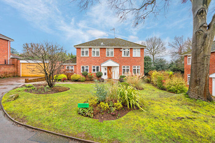 4 Bedroom Detached House For Sale In Misbourne Close, Chalfont St Peter, SL9