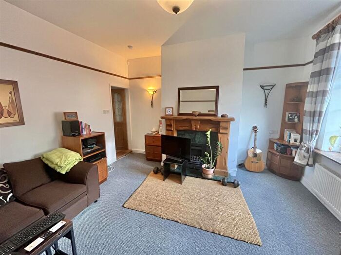 2 Bedroom Terraced House For Sale In Lambgates, Hadfield, Glossop, SK13