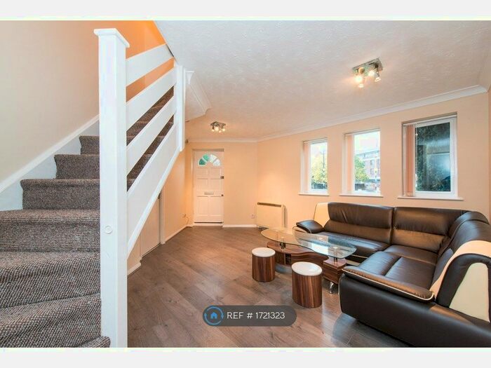 2 Bedroom Flat To Rent In Codling Close, London, E1W