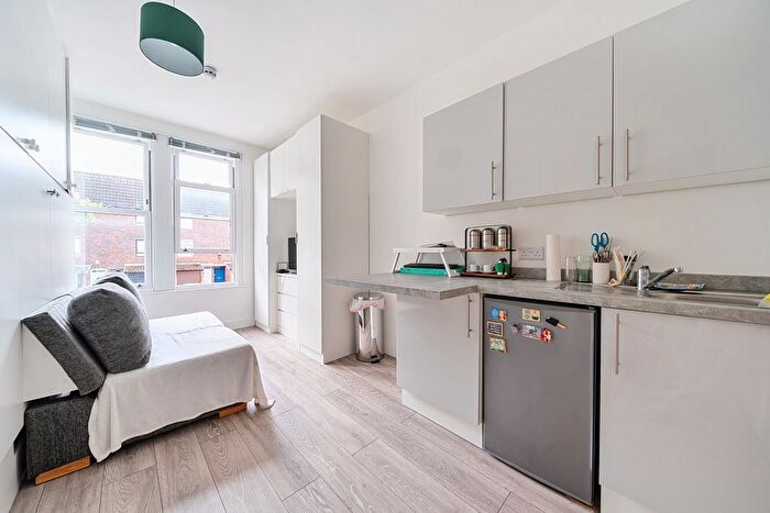 Studio To Rent In Gilmore Road, London, SE13