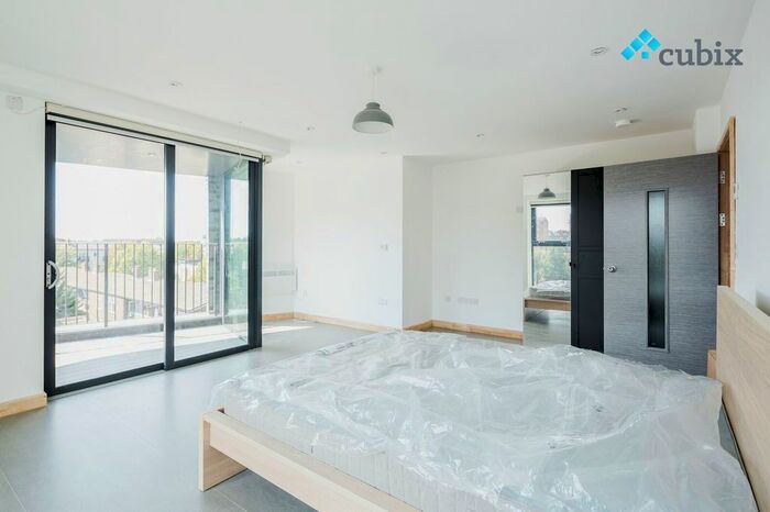 3 Bedroom Flat To Rent In Lowth Road, London, SE5