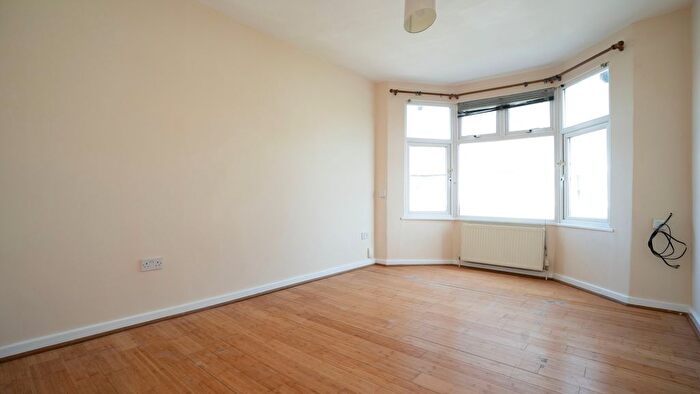 1 Bedroom Flat To Rent In Links Road, London, SW17