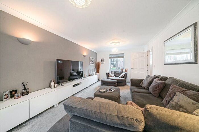 5 Bedroom Detached House For Sale In Connaught Way, Alton, Hampshire, GU34