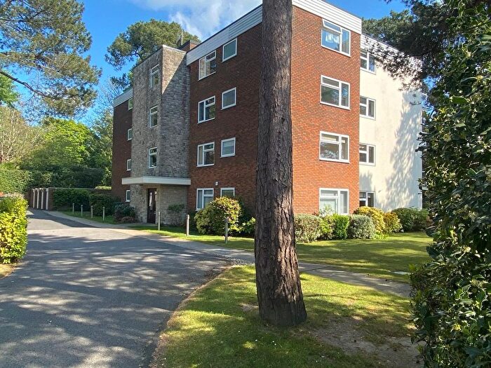 3 Bedroom Flat For Sale In Kingsland Court Ravine Road, Canford Cliffs, BH13