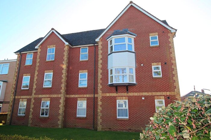 2 Bedroom Flat For Sale In Victoria Road, Netley, Southampton, SO31