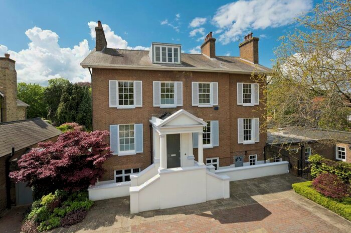 7 Bedroom Detached House To Rent In Hampton Court Road, East Molesey, KT8
