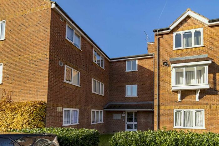 Studio To Rent In Brindley Close, Wembley, HA0