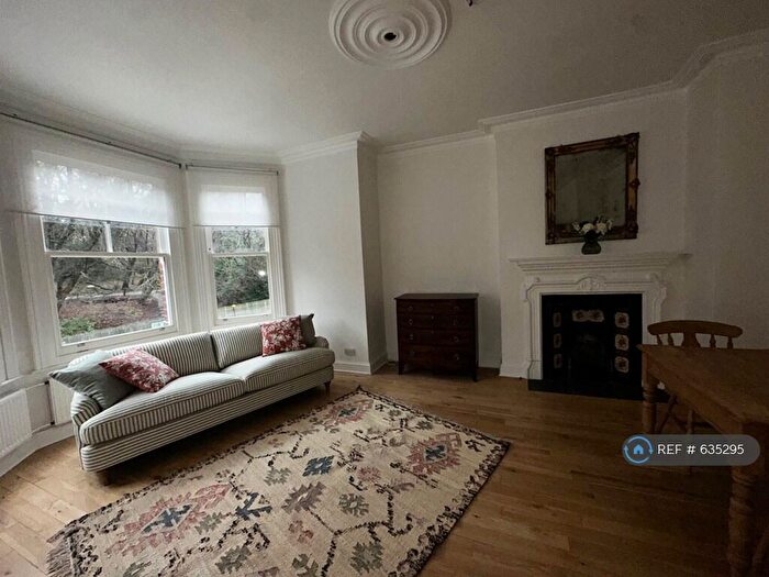 2 Bedroom Flat To Rent In Muswell Hill Road, London, N10